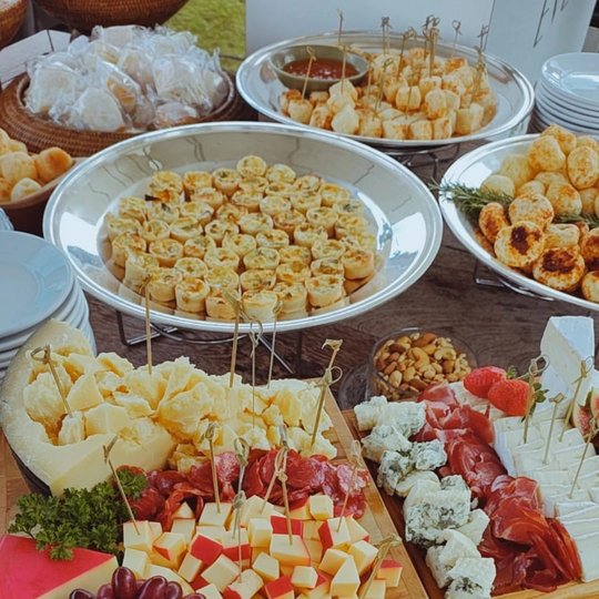 Mesa de frios e aperitivos